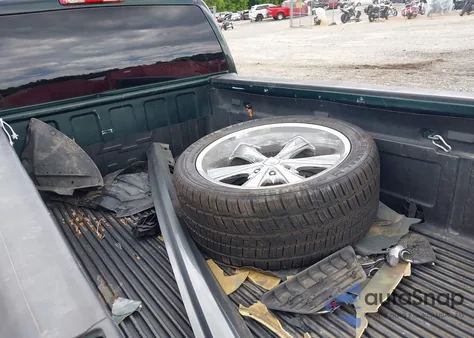 2001 Chevrolet Silverado 1500 Ls from USA, damaged, VIN 2GCEC19T711148913